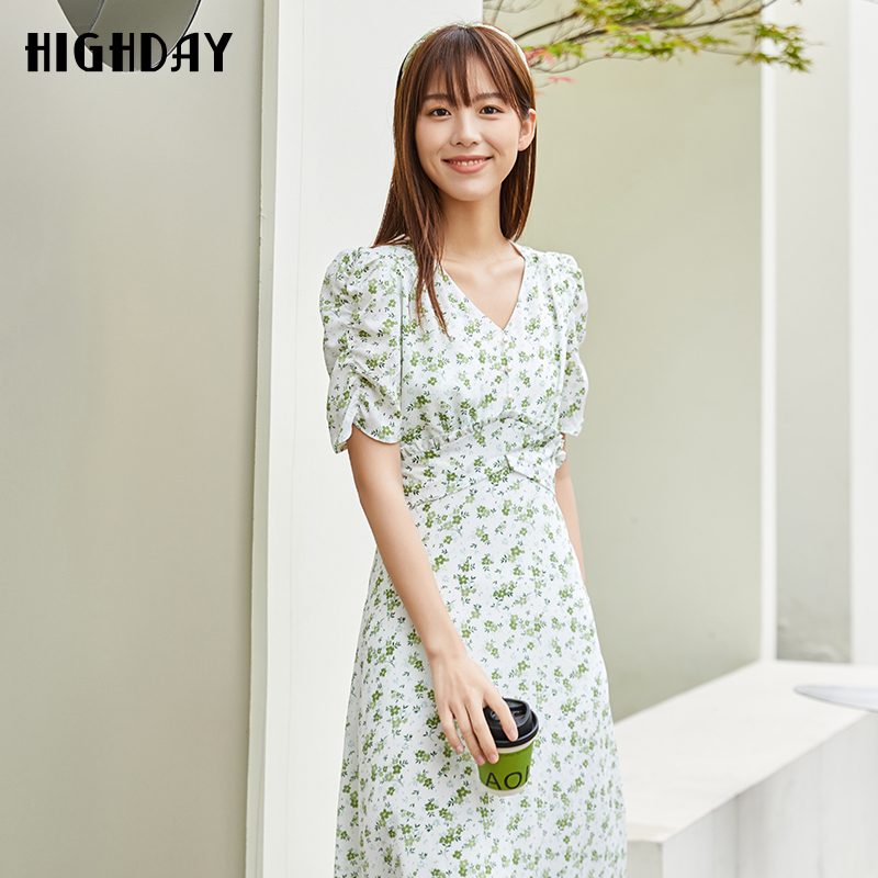 轩日V领修身印花短袖连衣裙