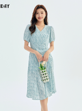 highday轩日2024夏装新款碎花裙女气质小众V领修身泡泡袖连衣裙潮