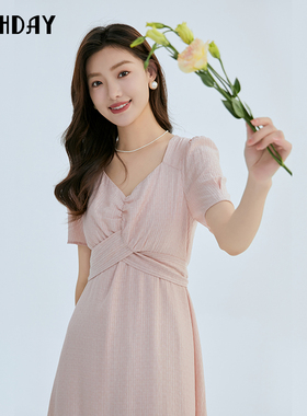 轩日24商场提花肌理女裙夏季新款绑带显瘦温柔浅粉温柔短袖连衣裙
