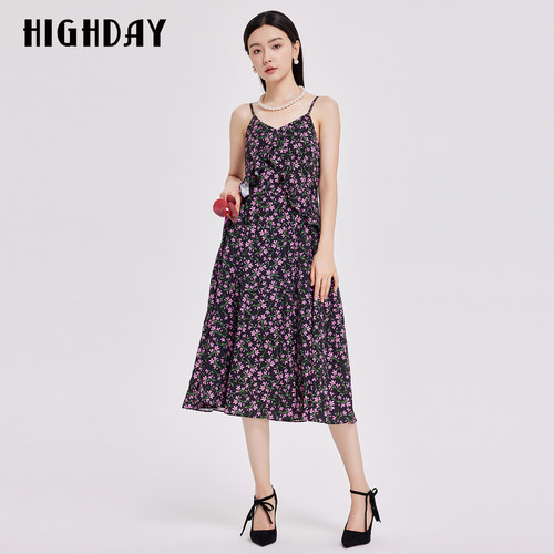 轩日HIGHDAY碎花吊带连衣裙2026早秋季时尚性感气质显瘦长款裙子