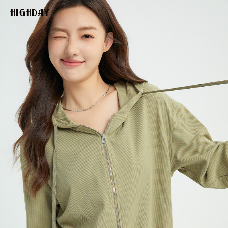 轩日慵懒感连帽落肩卫衣