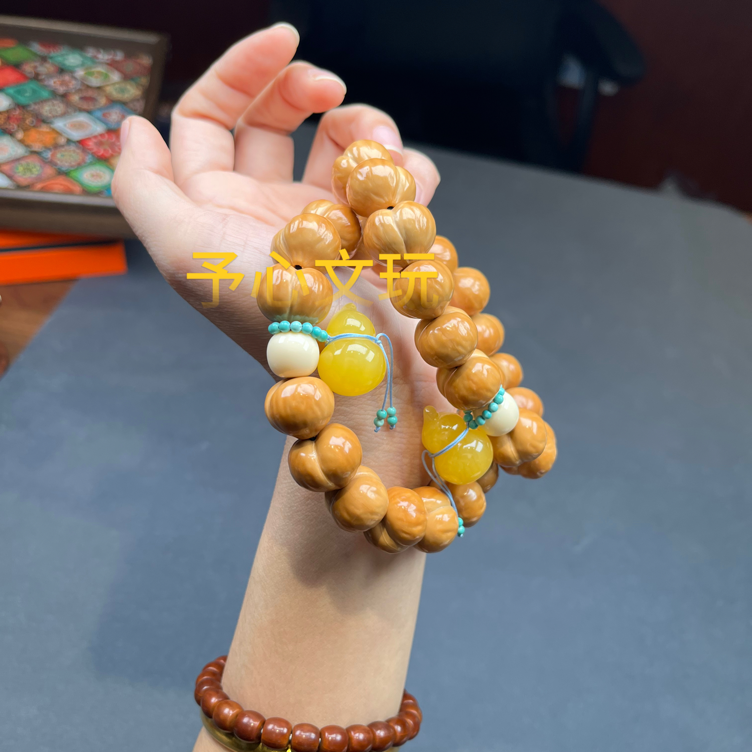 猴头核桃雕刻屁桃手持男女手串手工精修全品无暇精挑带全套配饰