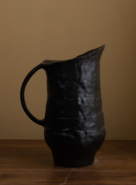 C030  H0560B0 黑色直筒花瓶(把手边高19cm右边高22口9×12cm）