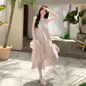 夏日度假风粉色挂脖连衣裙女2025新款超火好看无袖宽松鱼尾长裙子图片