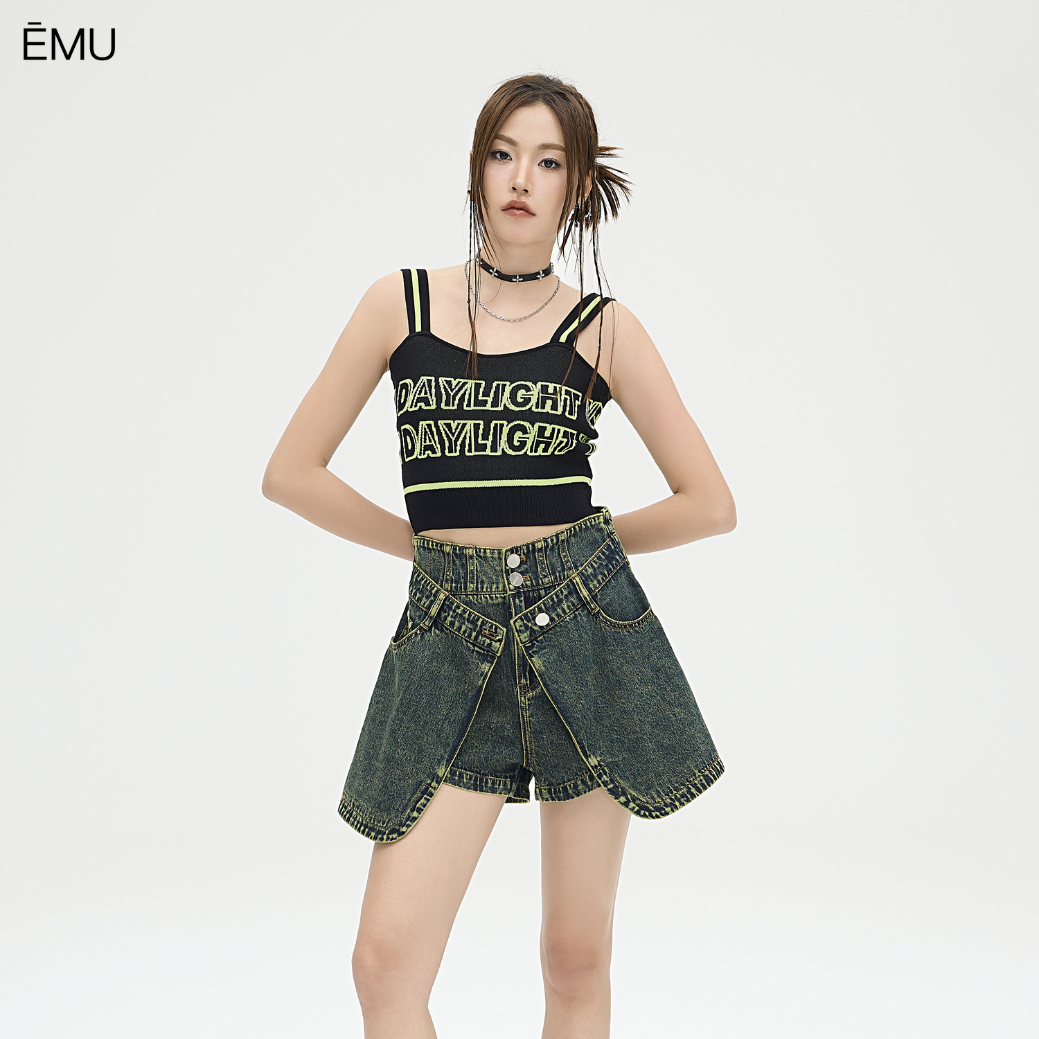 依妙EMU针织吊带短款2025夏新款时尚显瘦撞色字母提花弹力小背心