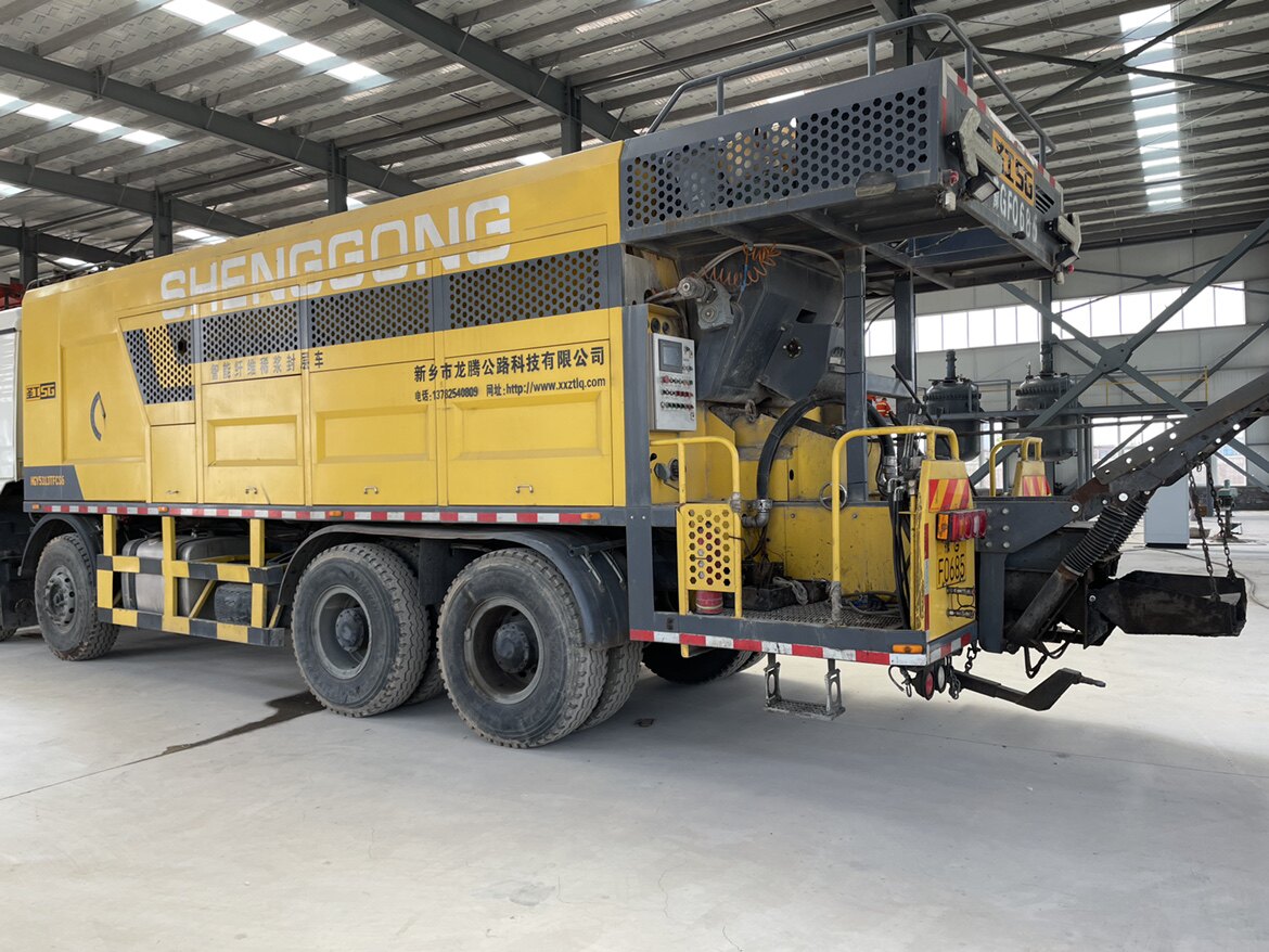 租赁稀浆封层机/ 微表处摊铺机 配司机操作手 承做稀浆封层微表处