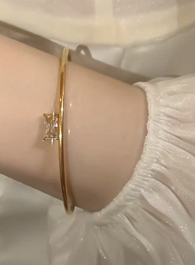 日韩时尚小巧精致镶钻开口C型钛钢镀18K金手镯手环女款2023新款