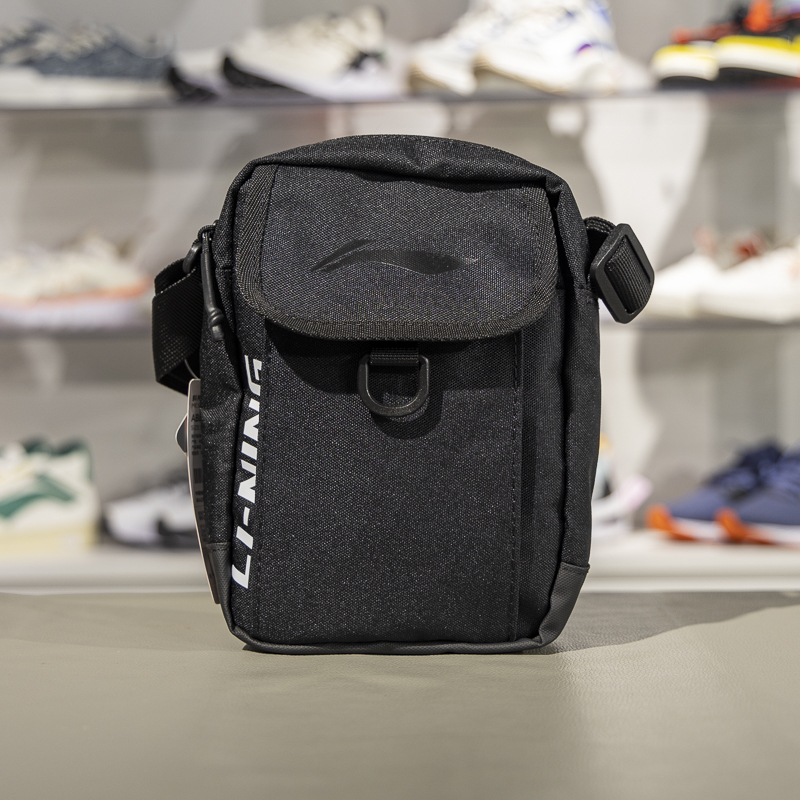 李宁单肩斜挎包防泼水