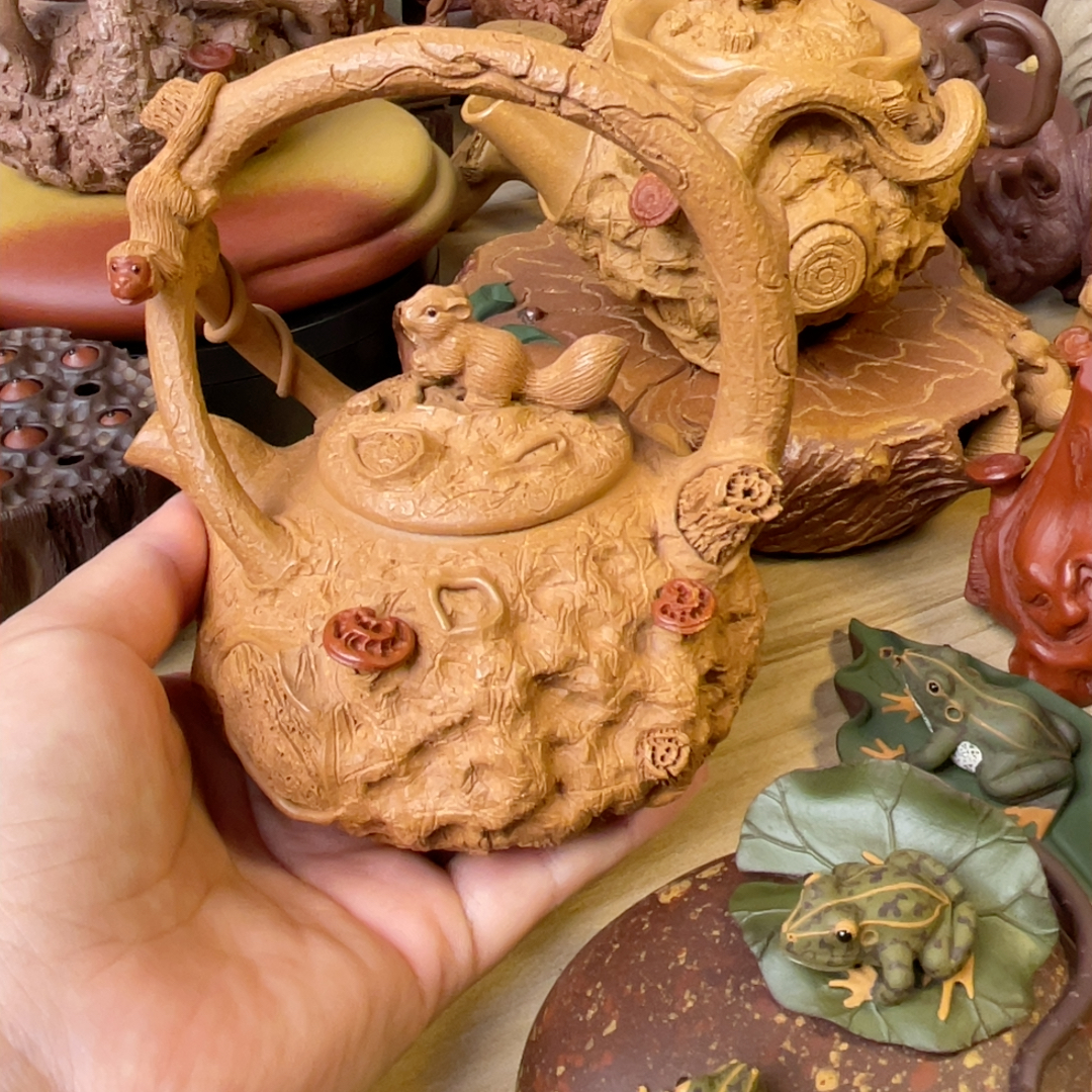 宜兴紫砂段泥供春壶名家手工松鼠小猴灵芝宜供春壶提梁壶