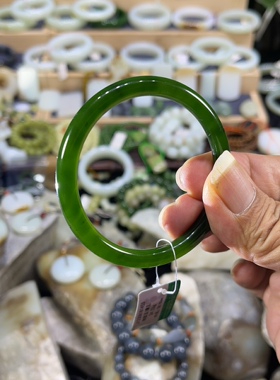 和田玉的碧玉手镯 美人条  56.7 宽度7.2 厚度7.2