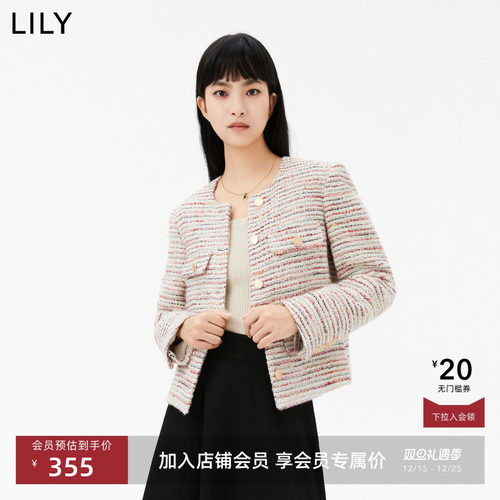 挺阔正肩设计，上身带出笔挺的肩背线条。