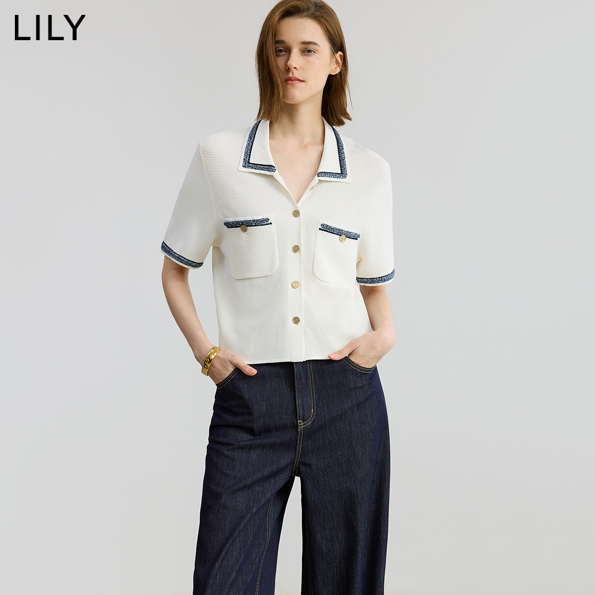 撞色绣线点睛 勾勒灵动细节