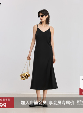 LILY天鹅颈吊带裙光泽感赫本风V领小黑裙度假风连衣裙2025新款