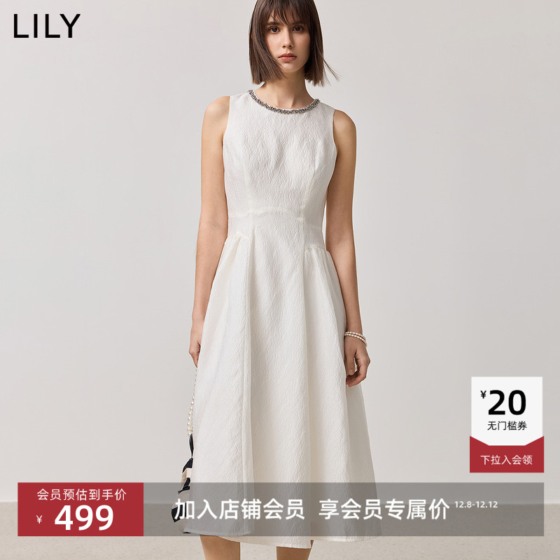 钉珠圆领 点缀精致光感