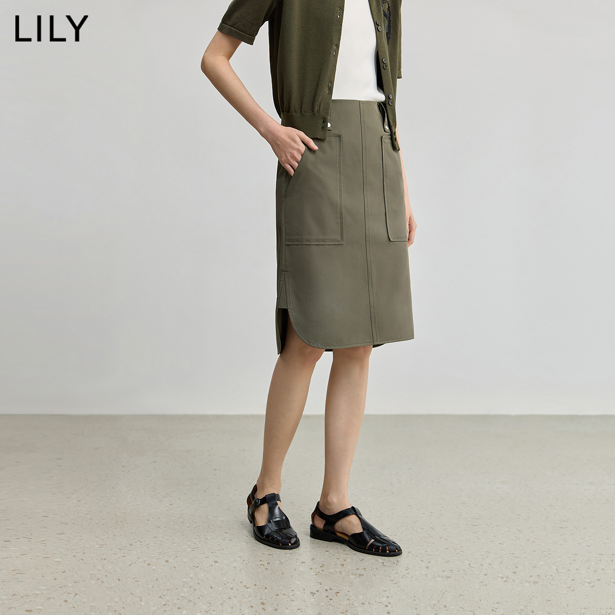 简约直筒剪裁 展现利落身形