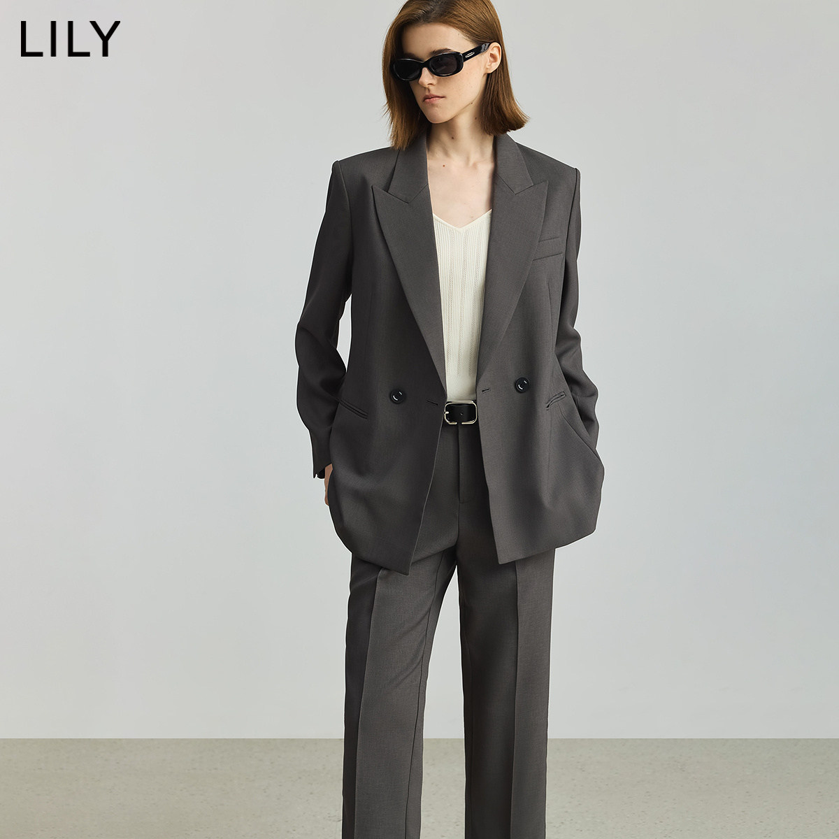 LILY2026春新款女装格雷系气质高级感职业通勤休闲深灰色西装外套