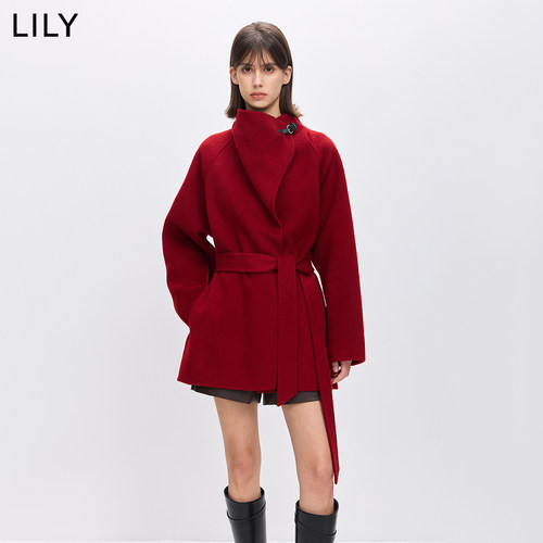 可调节领型 切换造型气场