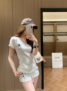 【高品质实拍yb】新款简约百搭十字印花V领短袖T恤短裤女显瘦套装