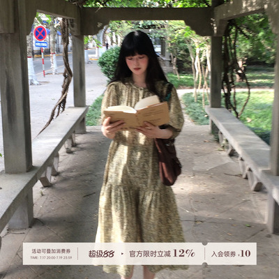 法式复古绿色碎花泡泡袖连衣裙