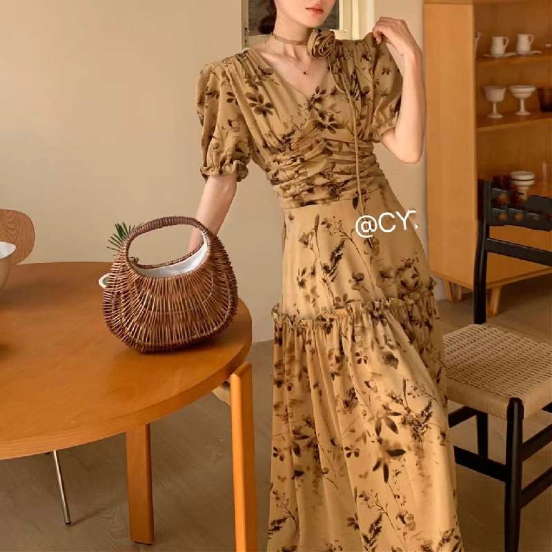 玫瑰花水墨夏季短袖连衣裙2025女法式V领泡泡袖气质长裙带脖花