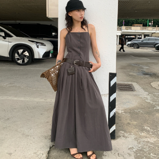 吊带一字领单排扣连衣裙2026夏季新款女装时尚百折连衣裙配腰带