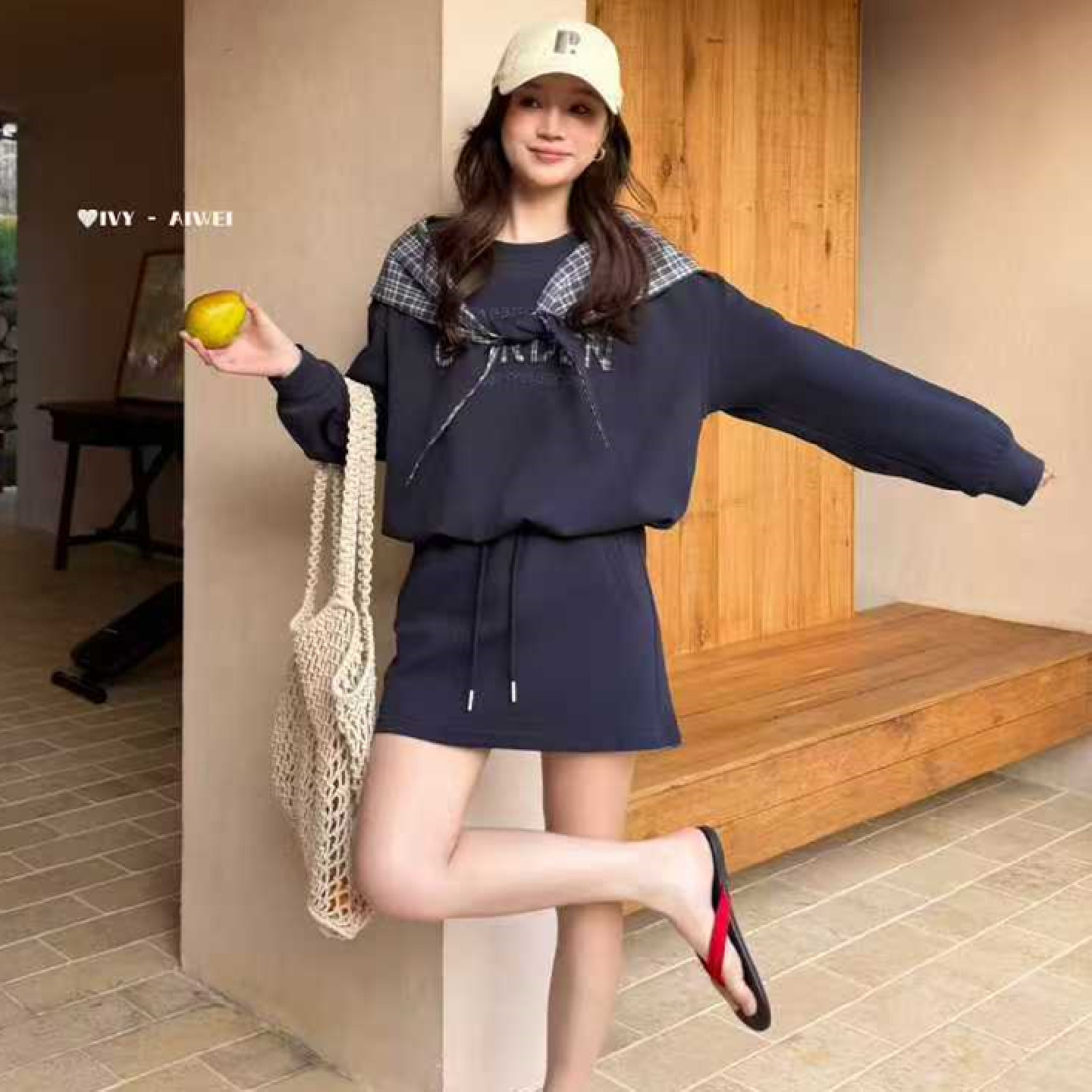 2026春装新款女装时尚休闲套装圆领带钻字母长袖T+短裙三件套