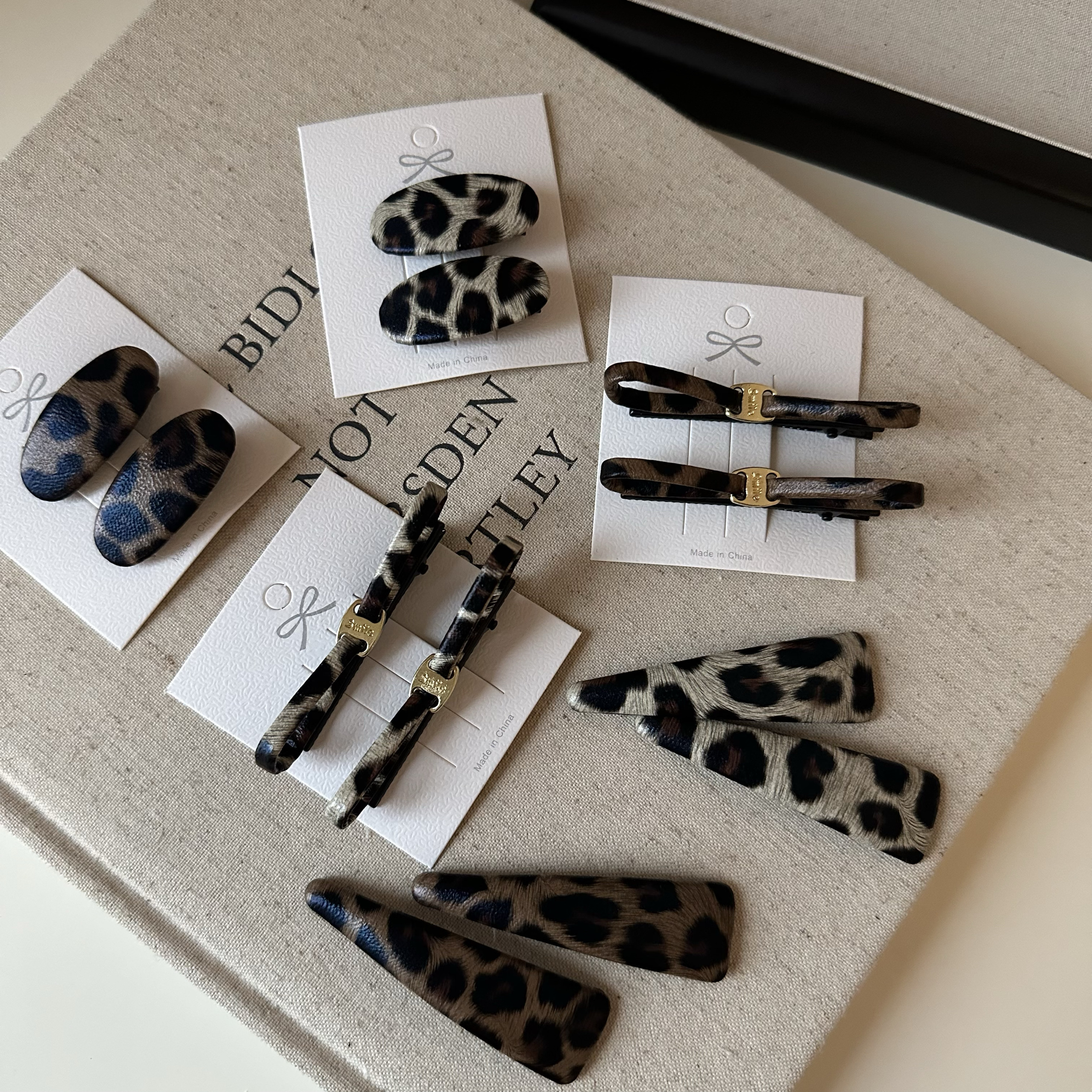 复古甜酷御姐风皮质豹纹系发夹刘海夹高级感气质发卡碎发边夹发饰