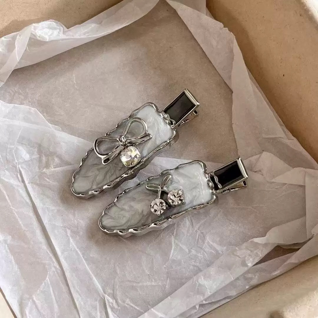 银灰色水钻樱桃蝴蝶结鸭嘴夹