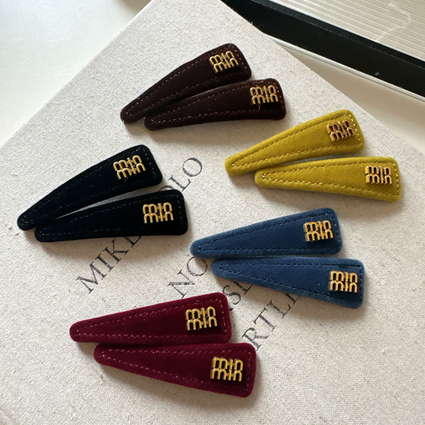 韩国同款秋冬新款复古丝绒字母边夹刘海发夹精致时髦碎发发卡发饰,饰品/流行首饰/时尚饰品新,发饰,淘宝优惠券,粉丝福利购,淘宝优惠卷