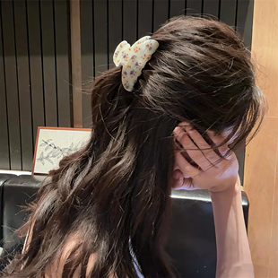 昭和少女~韩系氛围感小碎花抓夹醋酸材质后脑勺半扎盘发鲨鱼夹子