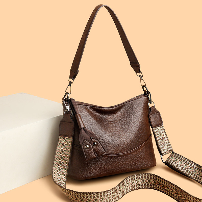 真皮包包女大容量水桶包2026新款斜挎包宽肩带百搭妈妈单肩腋下包