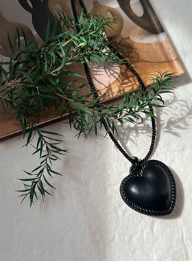 734号韩国fever同款黑色皮革大爱心项链黑绳桃心辣妹锁骨链可调节