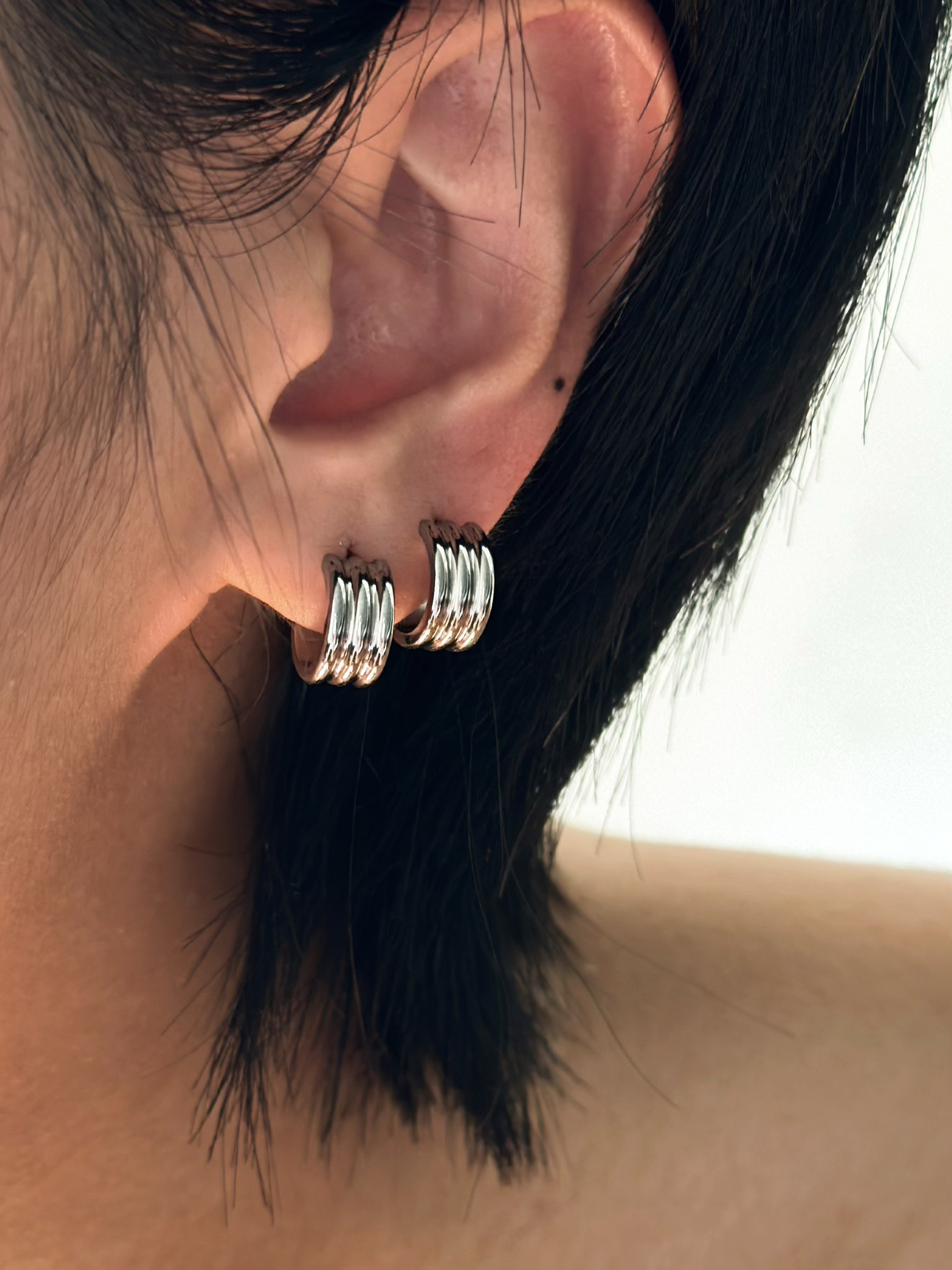 钛钢简约条纹耳钉不掉色耳环通勤金色耳饰日常不挑人防过敏养耳洞