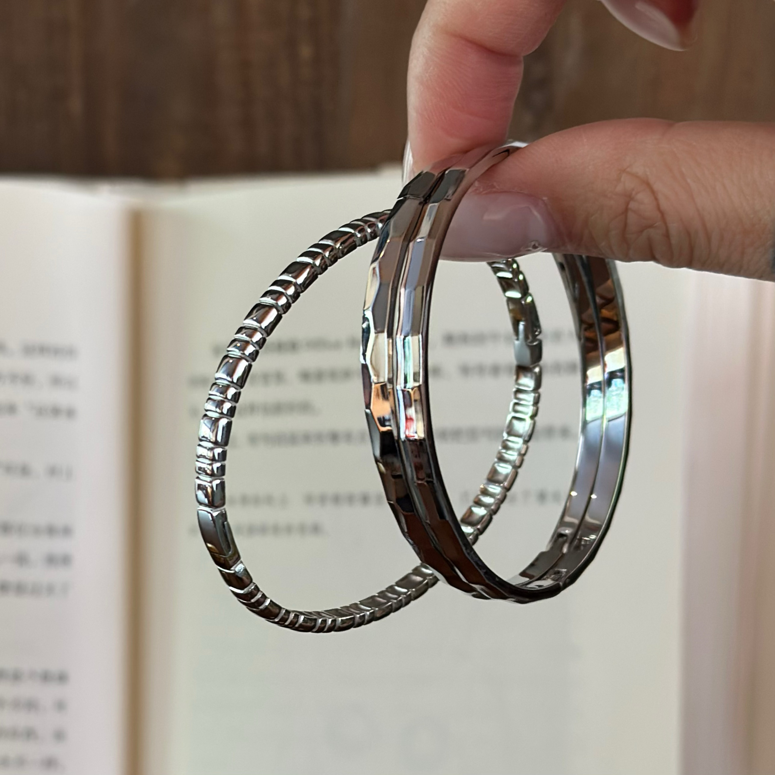 734钛钢不掉色手镯女通勤简约百搭小众设计感高级轻奢精致手环