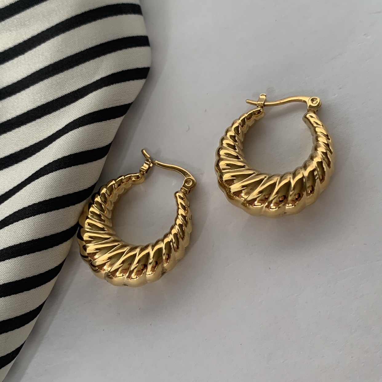 不掉色镀金法式不撞款牛角包耳环