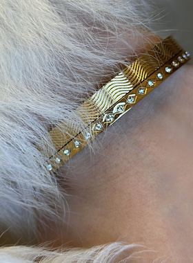 734钛钢洗澡不掉色INS轻奢镶嵌螺纹金色叠戴卡扣百搭手镯女