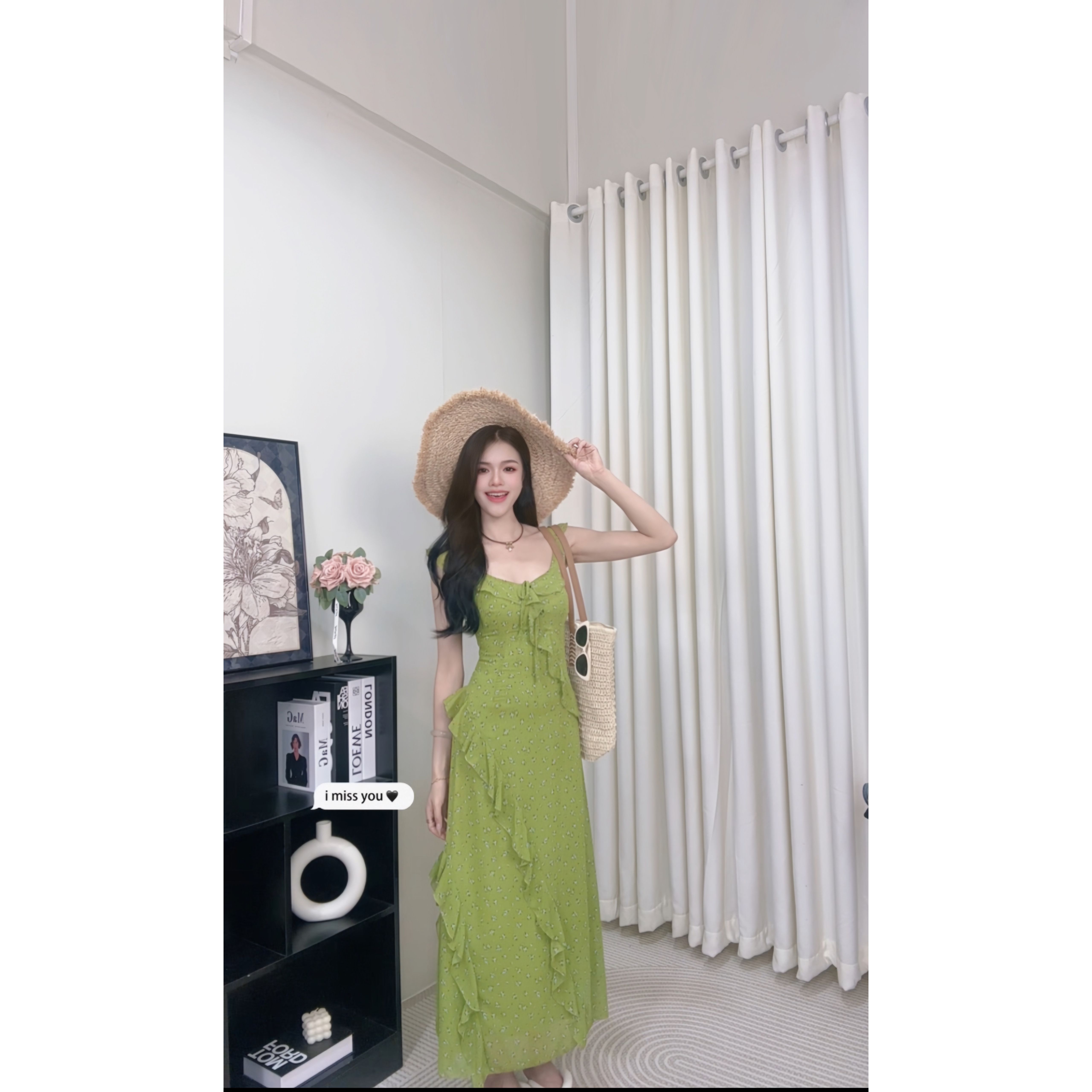 绿色吊带碎花连衣裙子女夏季2025年海边度假夏日绝美沙滩露背长裙