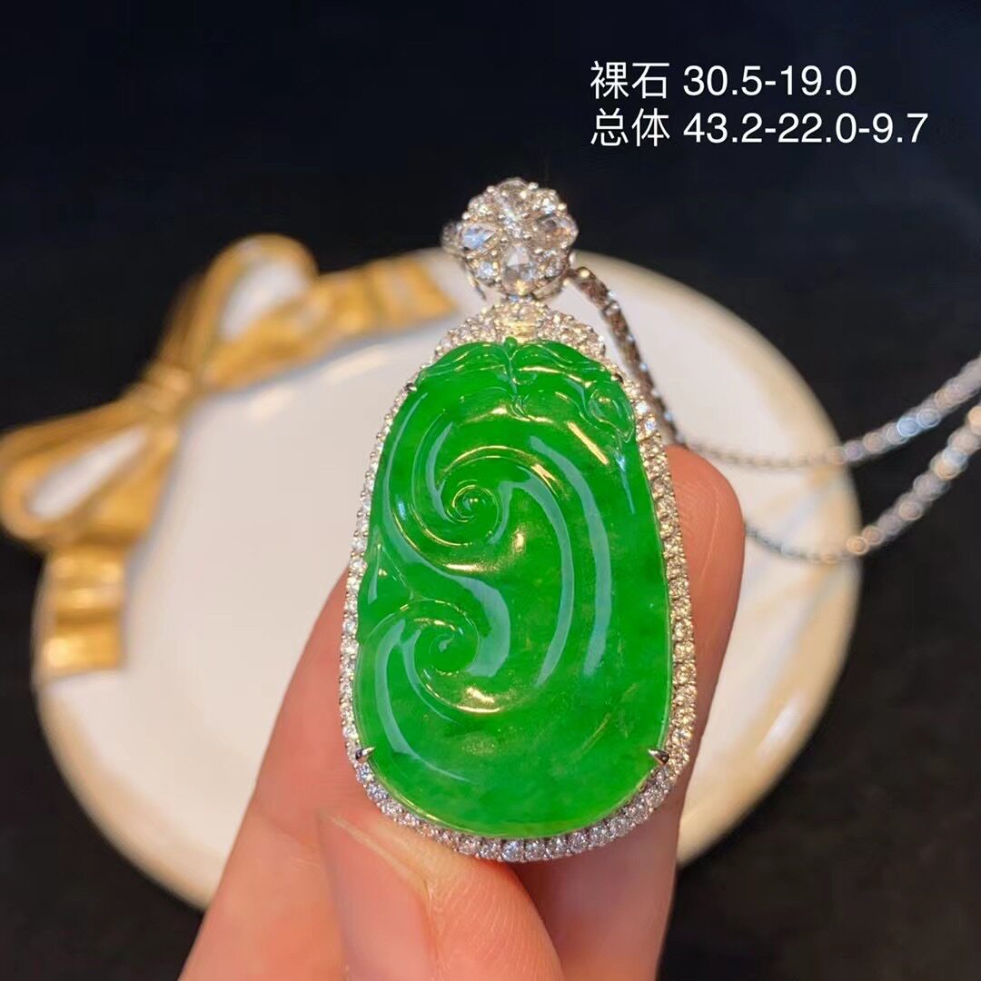 天然翡翠如意吊坠老坑玻璃种正阳绿如意玉坠满绿如意挂件钻石吊坠