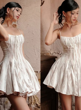 贵女话题 夏季热带风情氛围感柔美法式优雅绝美收腰露背吊带裙女