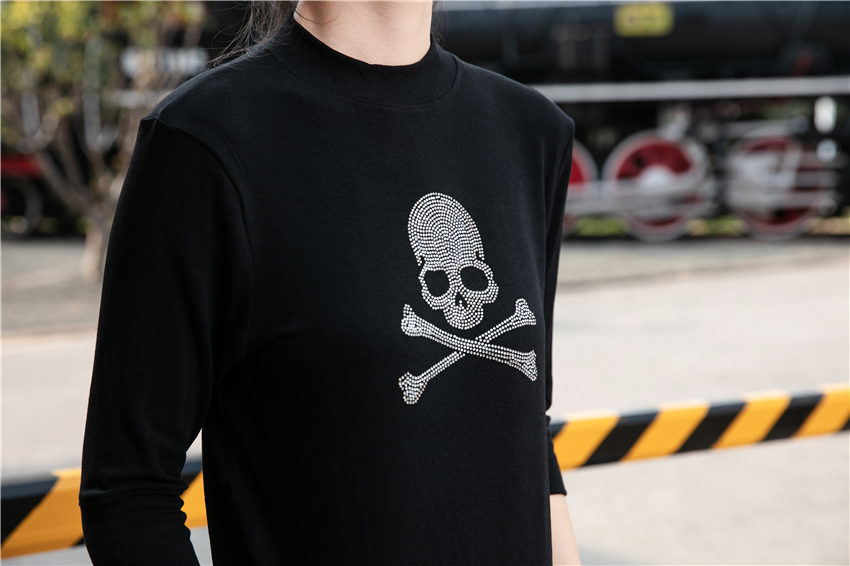 骷髅潮牌水钻修身T恤打底衫