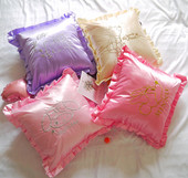 沙发靠垫含芯 日单卡通美乐蒂米奇米妮绸缎面料靠垫抱枕 包邮