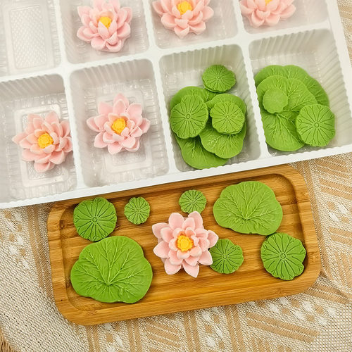 巧克力粉白荷花荷叶烘焙蛋糕装饰