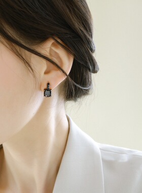 轻奢小众简约新款推荐黑色方形耳钉百搭复古个性潮时尚耳环女