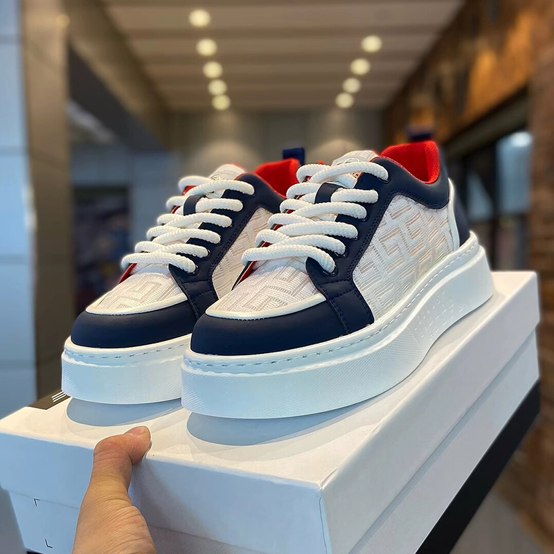 轻便透气百搭低帮板鞋