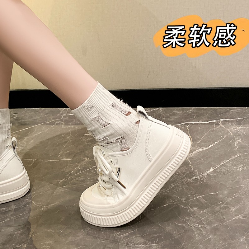 高级感皮面厚底小白鞋女2026秋季新款轻便松糕帆布鞋百搭简约板鞋