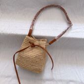 马达加斯加拉菲草手工编织镂空真皮小号水桶斜挎女出游度假单肩包