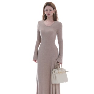 打底裙子气质大摆长裙 优雅纯欲风V领针织连衣裙修身 HELERUN 法式