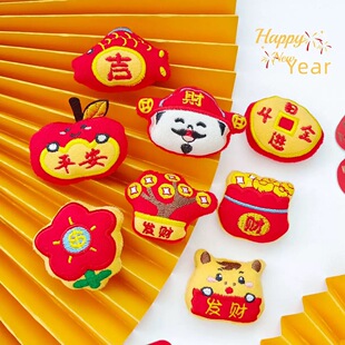 新年款红色节庆公仔配件财神花平安福袋财神小马胸针服装袜子配饰