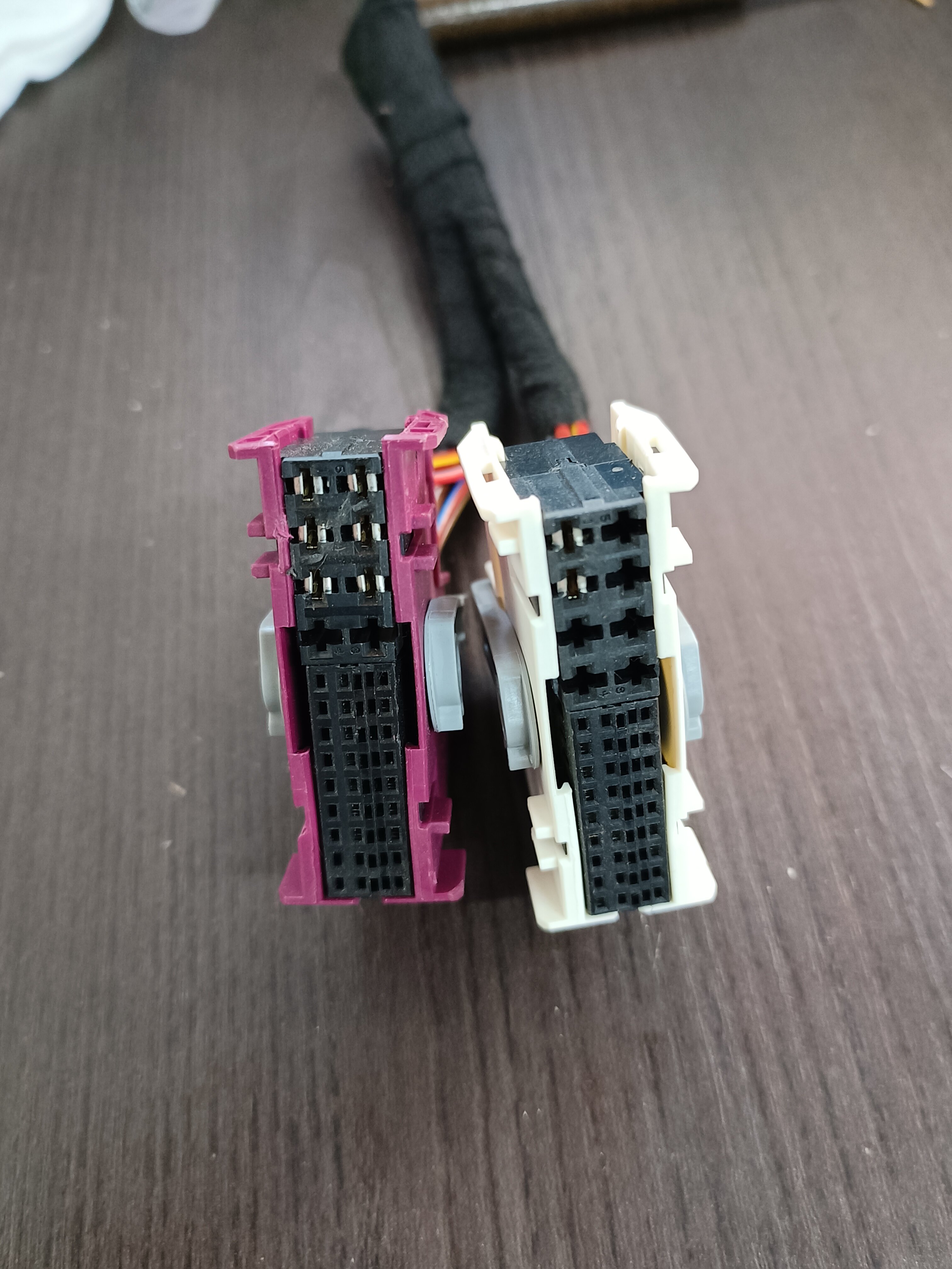 新款奔驰座椅电脑插头,原装剪线