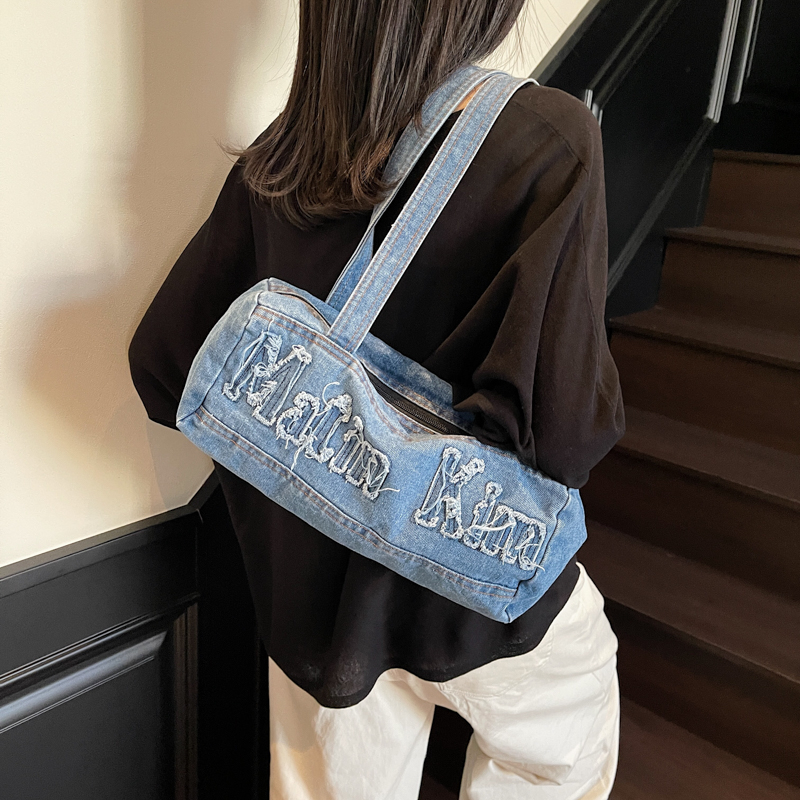 秋季新款时尚休闲简约女生手提包大容量牛仔单肩包学院风复古女包